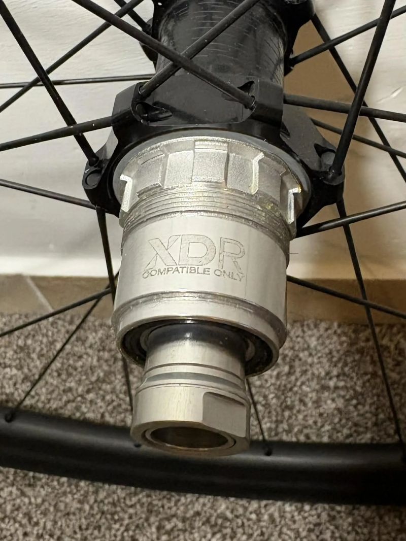 Fulcrum Rapid RED Carbon XDR – nová karbonová gravel kola (nikdy nejetá) 1490g