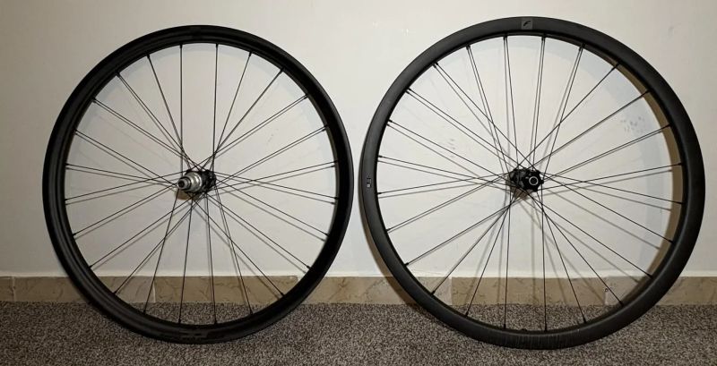 Fulcrum Rapid RED Carbon XDR – nová karbonová gravel kola (nikdy nejetá) 1490g