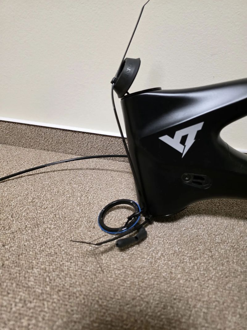 Rámová sada YT Izzo s tlumičem Fox Factory a teleleskopkou