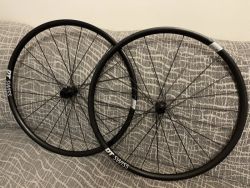 Zánovní zapletená kola DT Swiss e1800 spline