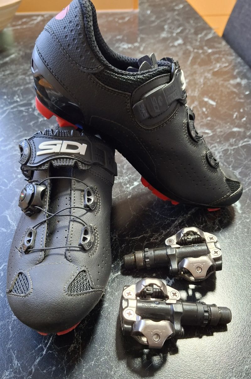 SIDI Eagle 10, velikost 40 - jako NOVÉ + SPD pedály + Kufry / KOMPLET!