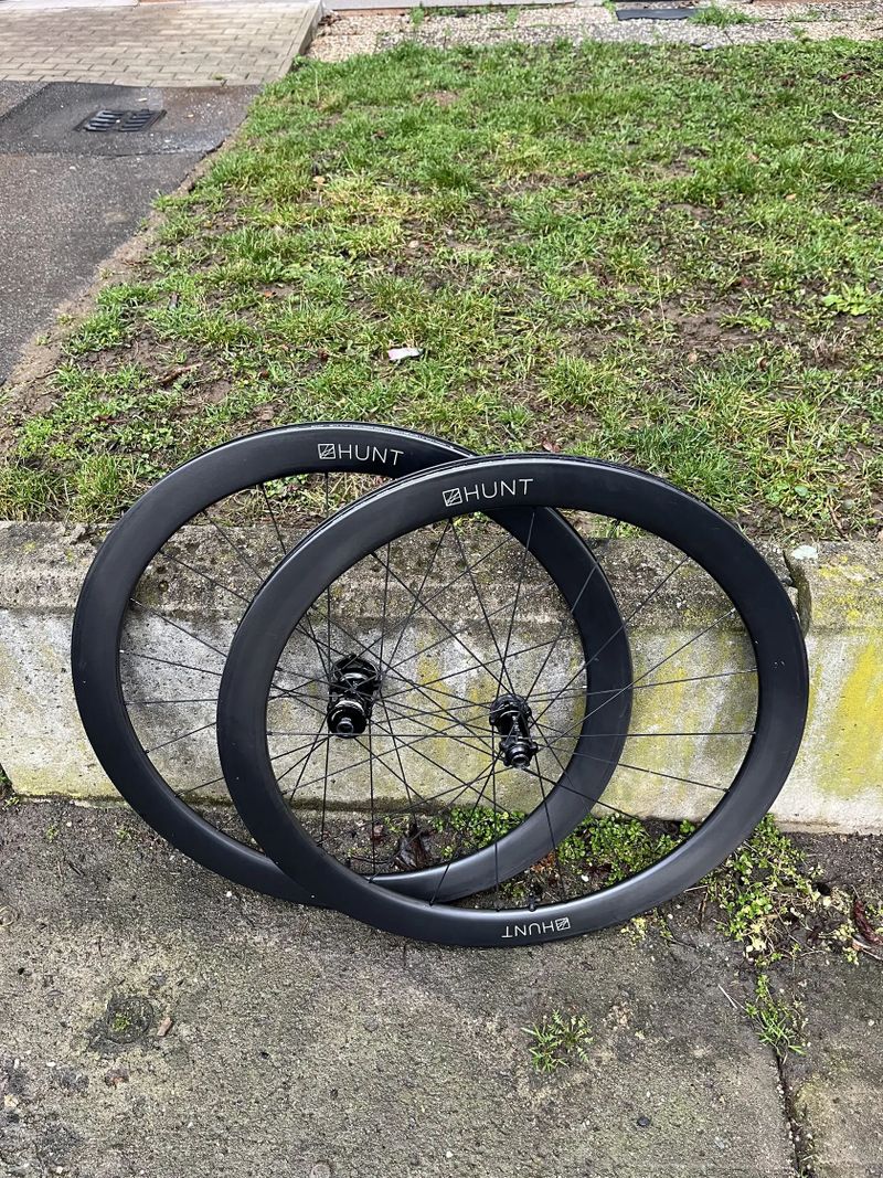 Karbonová silniční kola HUNT 50 Carbon Aero Disc