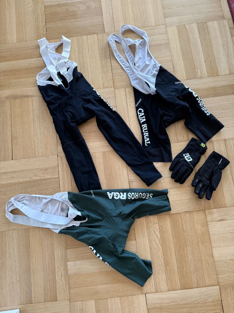 Kraťasy, čapáky G-SPORT, rukavice Alé