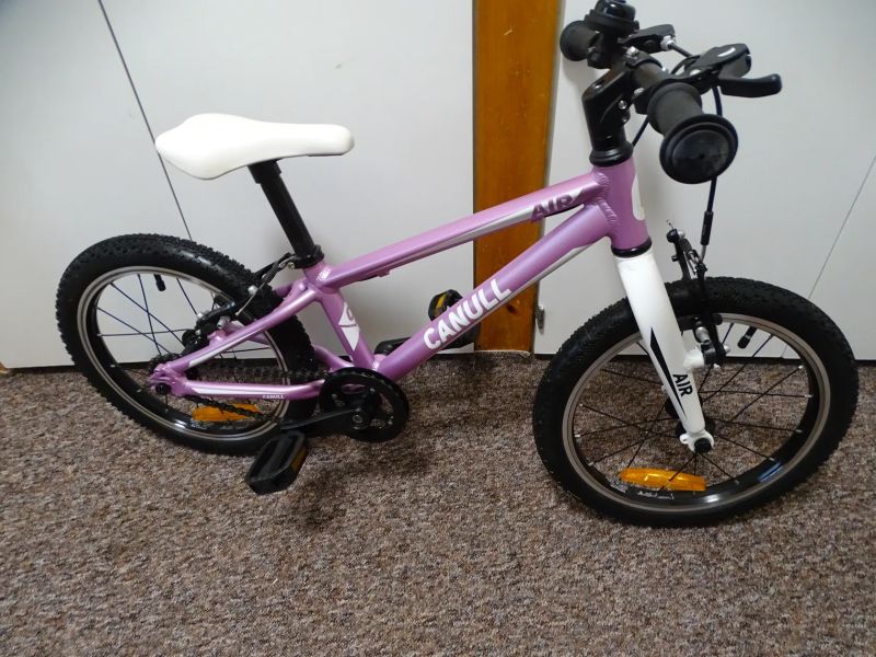 Dětské kolo 16" Ultralehké kolo nevyužité jako Nové 