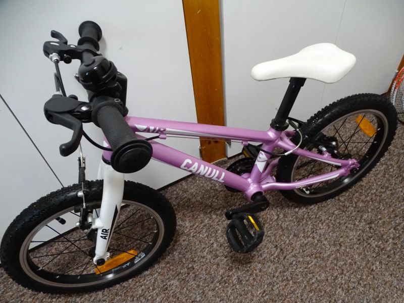 Dětské kolo 16" Ultralehké kolo nevyužité jako Nové 