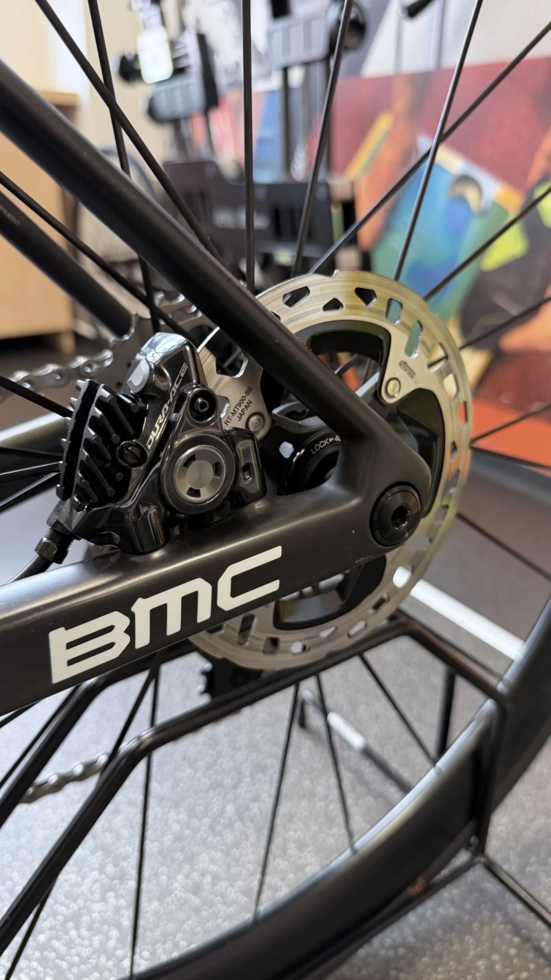BMC BMC Teammachine SLR01 – Dura-Ace Di2 12s, top kola DT Swiss ARC 1100, 50mm karbon, Wattmetr