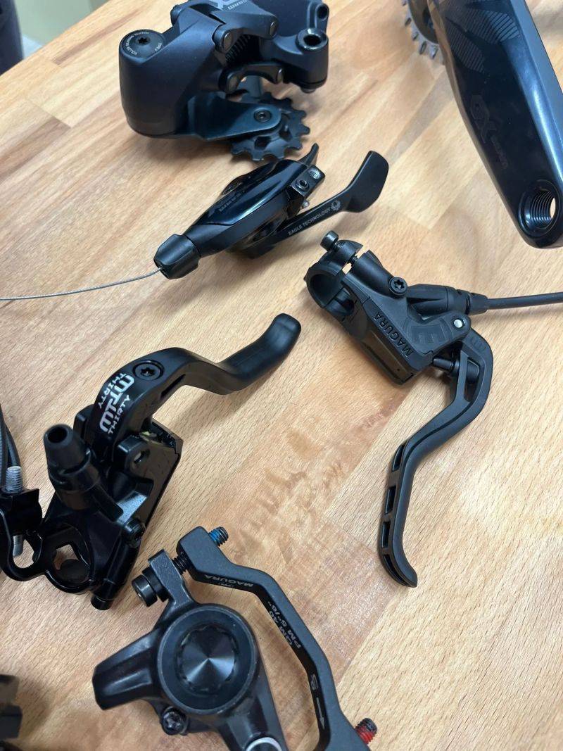 Sada SRAM GX Eagle + brzdy Magura (sundáno z nového kola)