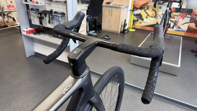 Colnago COLNAGO V4Rs – Dura-Ace Di2 12s, top kola C50 karbon, Wattmetr Shimano dual