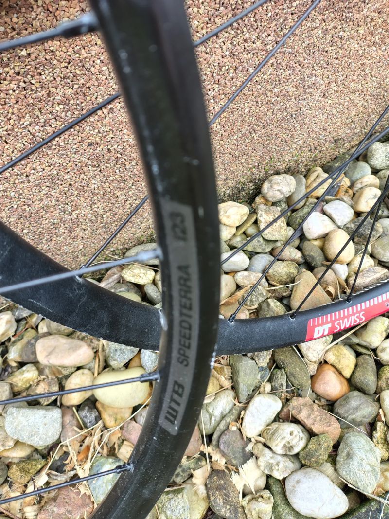 Zapletená kola gravel/silnice/MTB 29" WTB DT Swiss