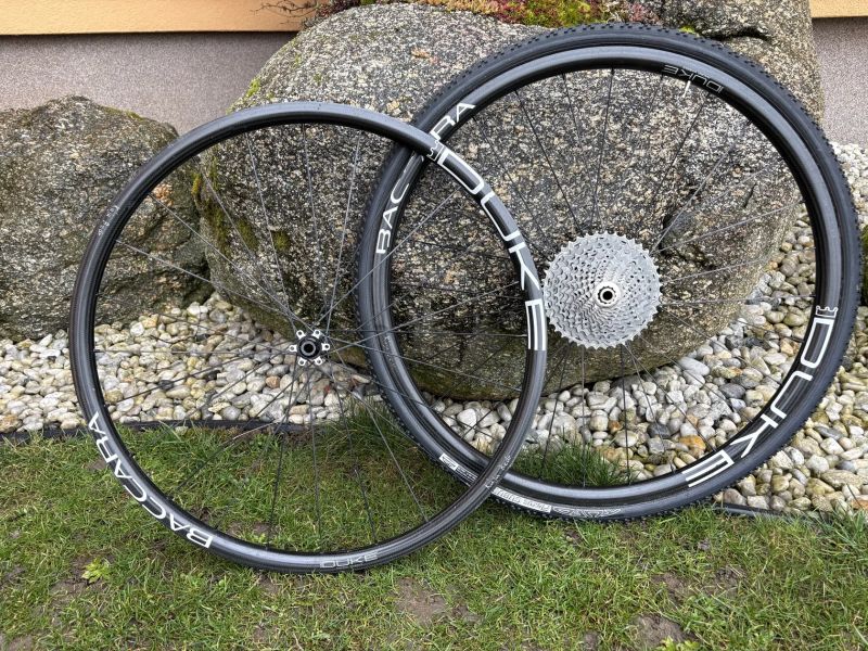 Zapletená karbonová kola Duke Baccara