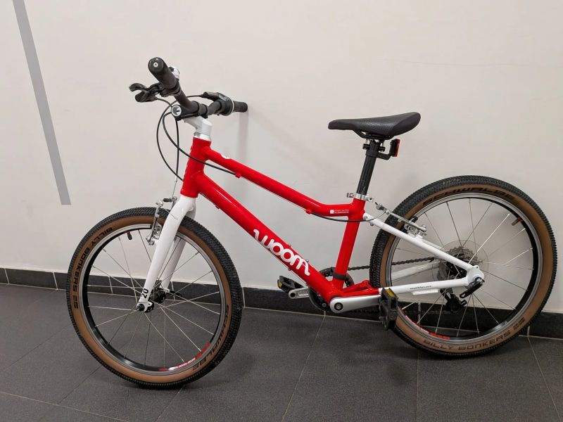 Dětské kolo WOOM 4 – výborný stav + kvalitní upgrade pneu