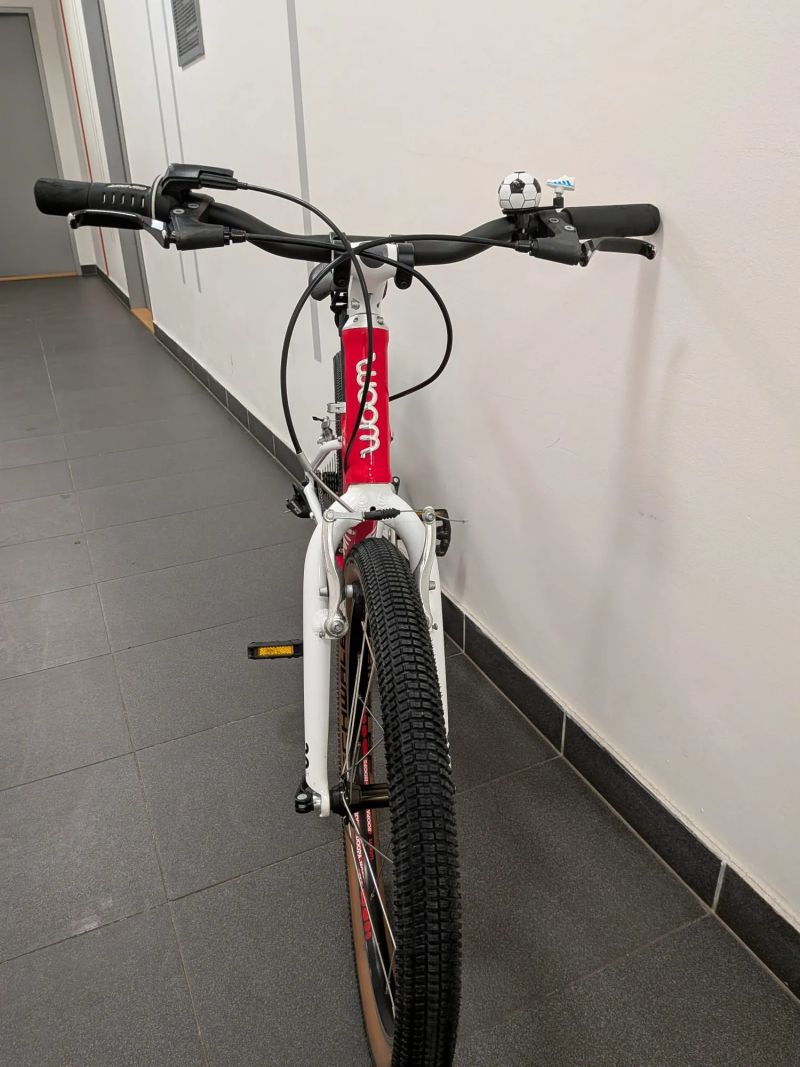 Dětské kolo WOOM 4 – výborný stav + kvalitní upgrade pneu