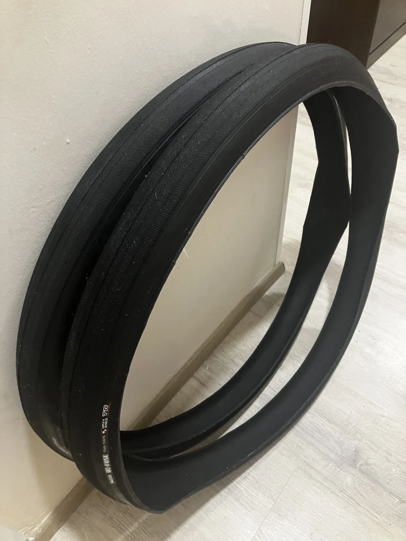 NOVÉ Maxxis Re-Fuse tubeless 700x40c + bezdušové ventilky