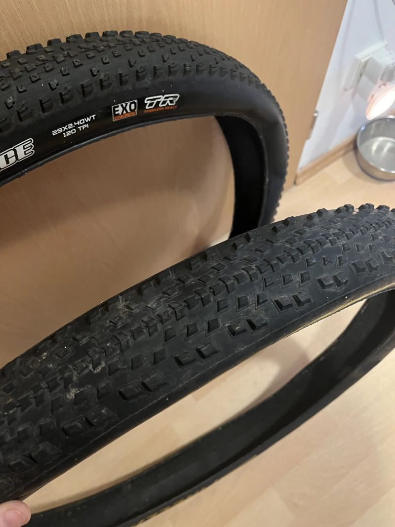 Prodám pláště 2,4 Maxxis Recon Race a Pirelli Scorpion XC RC