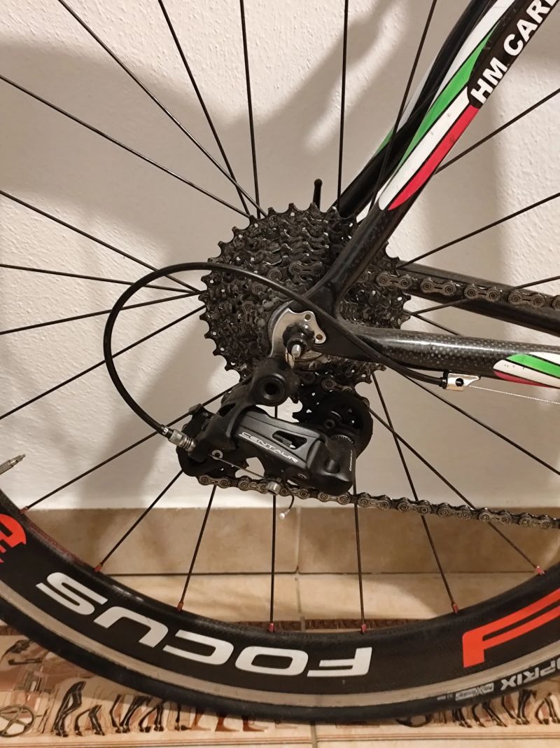 Silniční kolo Dema s polepy Colnago