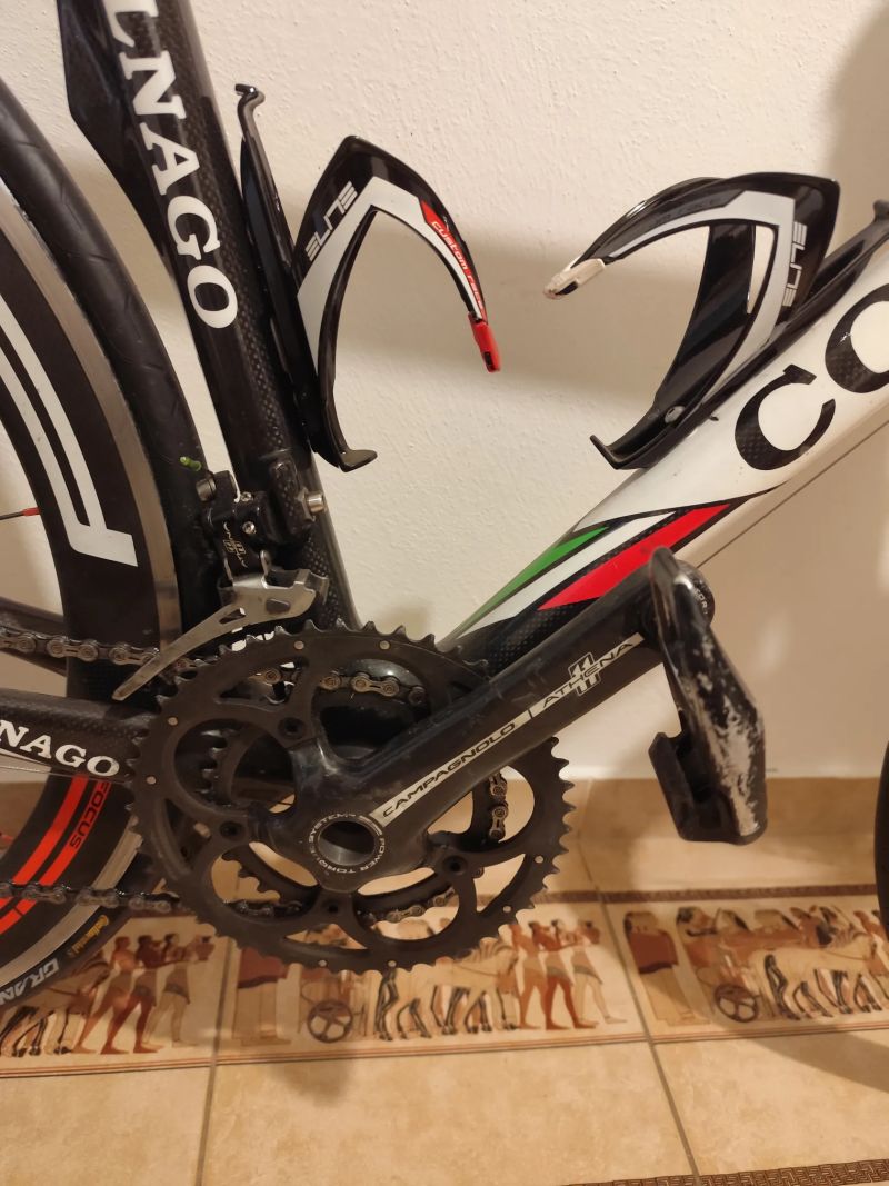 Silniční kolo Dema s polepy Colnago