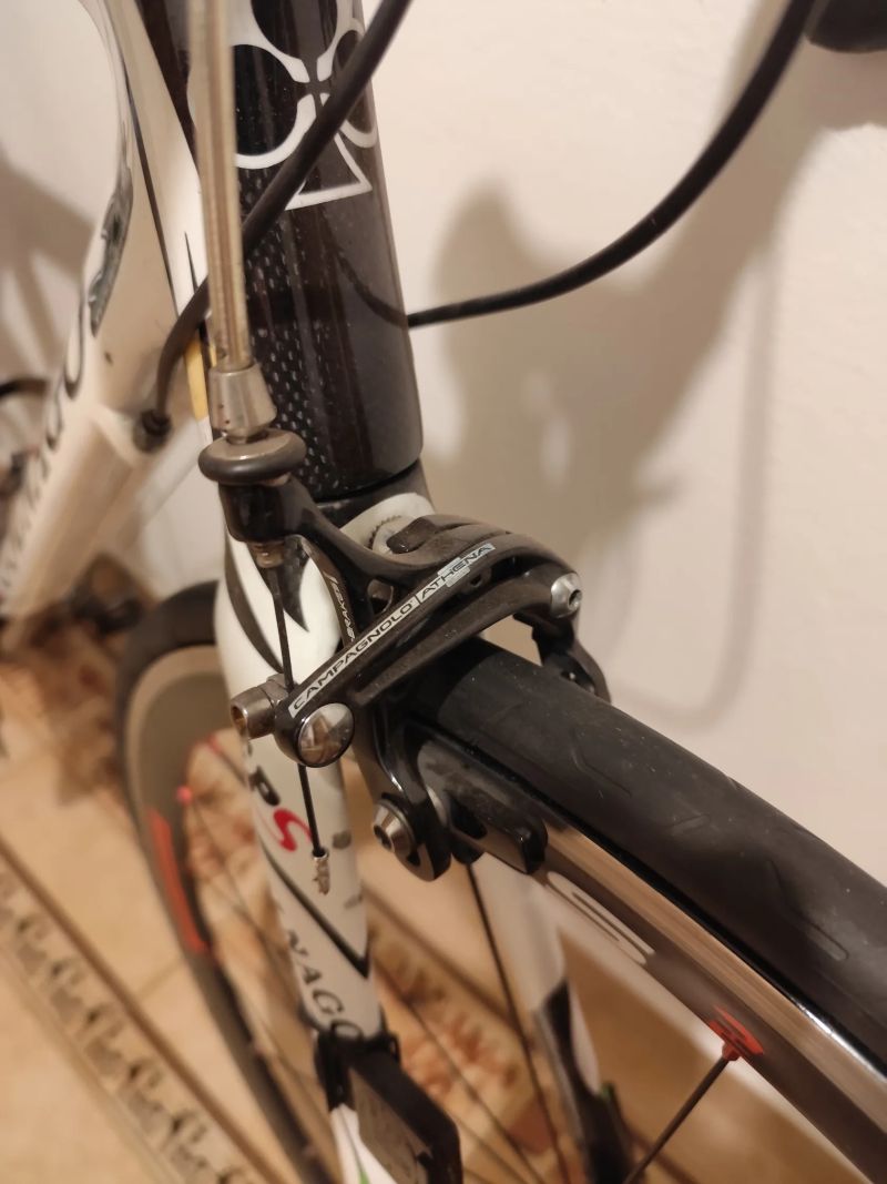 Silniční kolo Dema s polepy Colnago