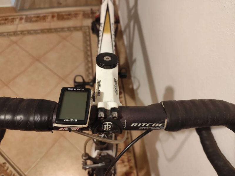 Silniční kolo Dema s polepy Colnago