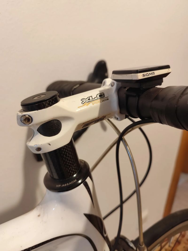 Silniční kolo Dema s polepy Colnago