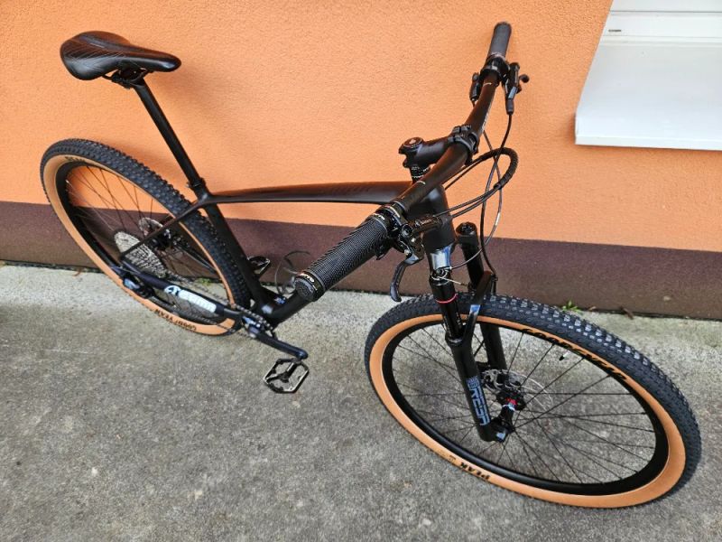 Nové karbonové kolo 29" vel. L (19") 