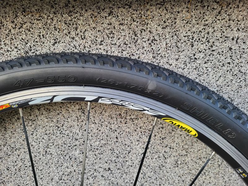 Lehká a pěkná kola Mavic Crossride 26', QR, na V-Brake. Dětské kolo anebo RETRO stavba.