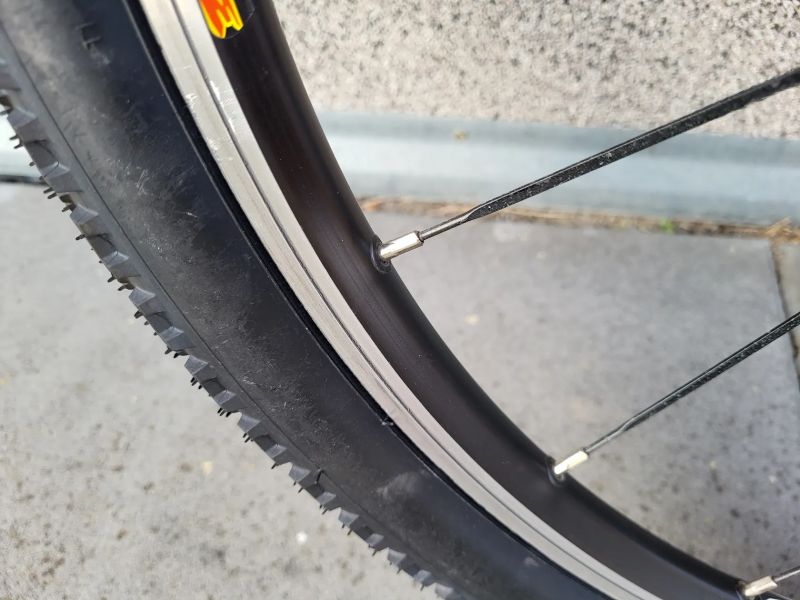 Lehká a pěkná kola Mavic Crossride 26', QR, na V-Brake. Dětské kolo anebo RETRO stavba.