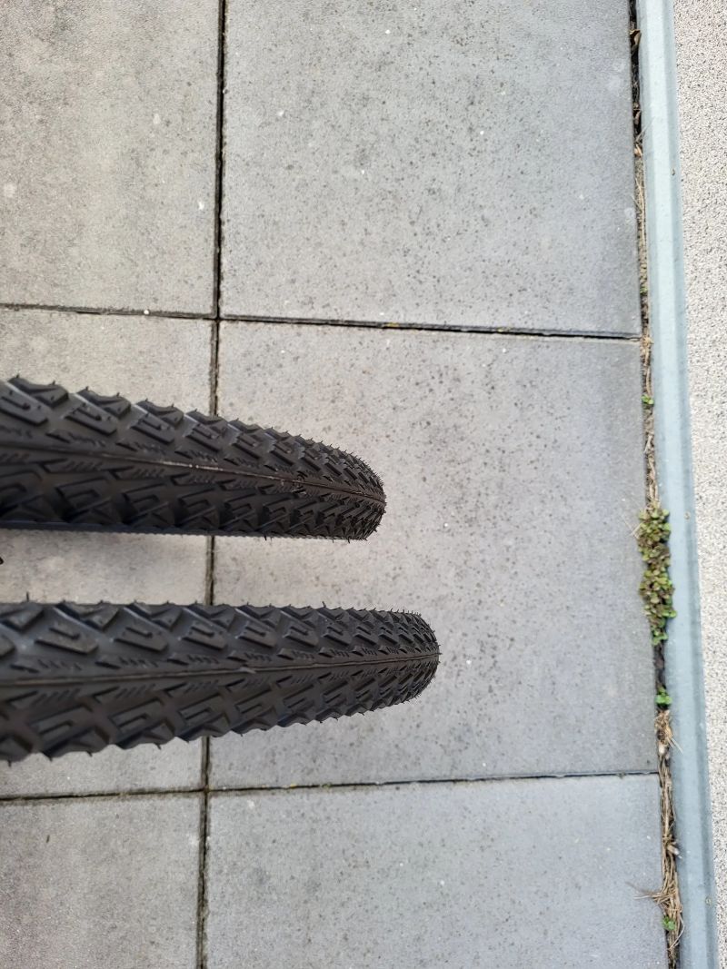 Lehká a pěkná kola Mavic Crossride 26', QR, na V-Brake. Dětské kolo anebo RETRO stavba.