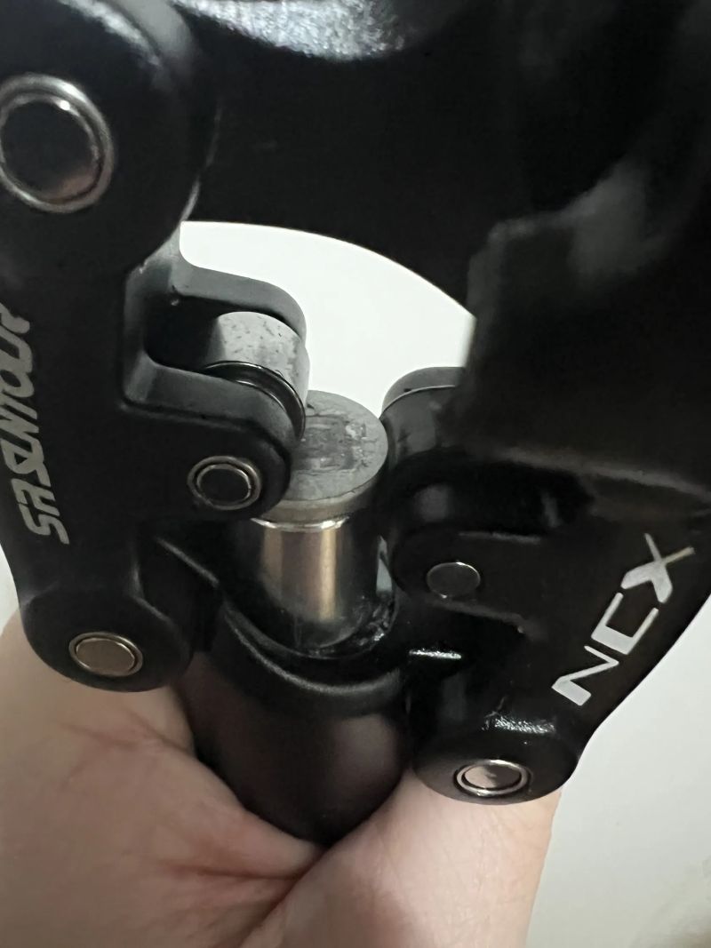 SR Suntour SP12/SP17-NCX odpružená sedlovka 350 mm černá