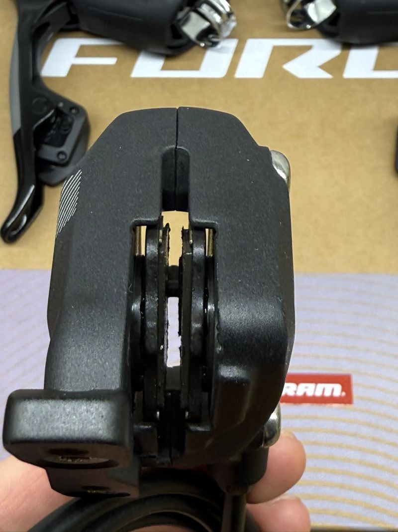 Brzdy Sram Apex AXS D1 L+P