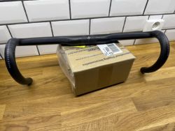 Silniční karbonová řídítka Specialized S-Works Shallow Carbon 31.8/440mm