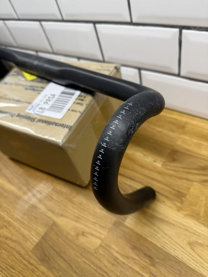 Silniční karbonová řídítka Specialized S-Works Shallow Carbon 31.8/440mm