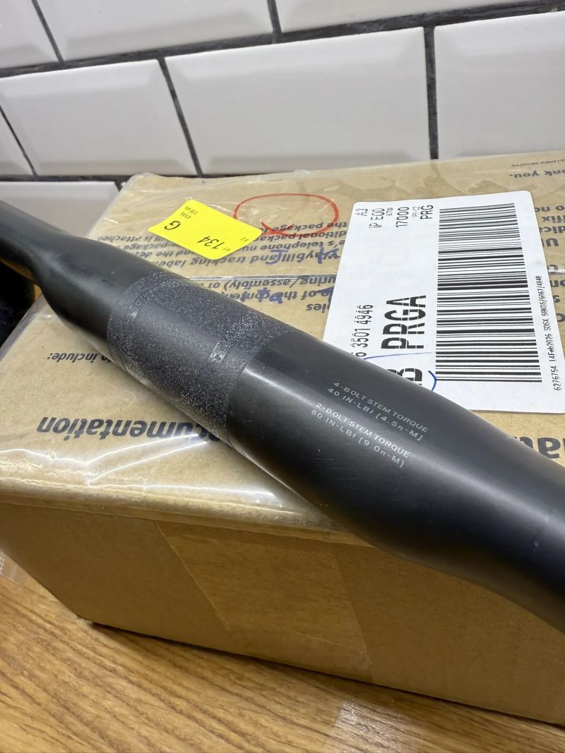 Silniční karbonová řídítka Specialized S-Works Shallow Carbon 31.8/440mm