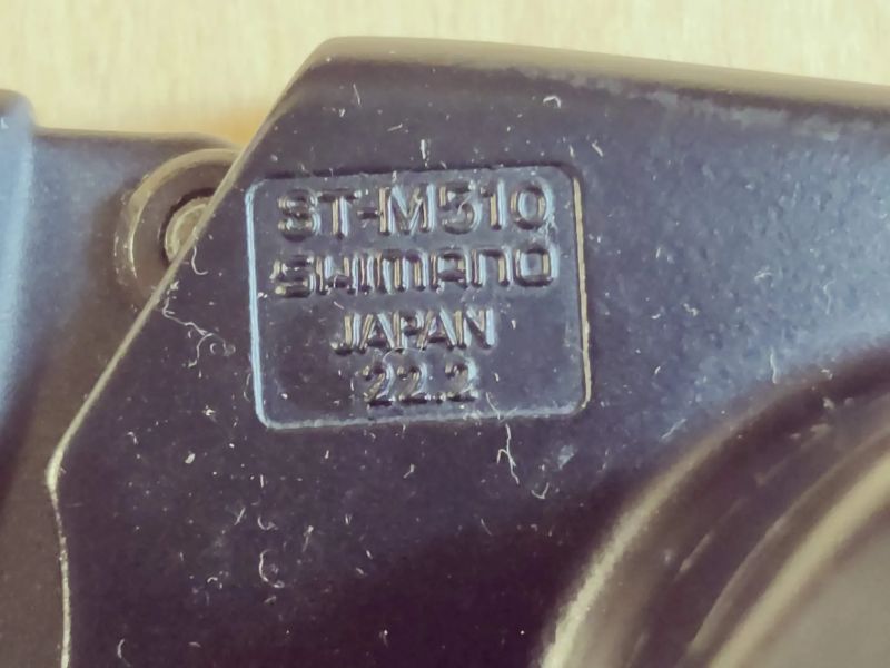 Shimano Deore řazení 3 x 8, brzdové páky, v-brzdy