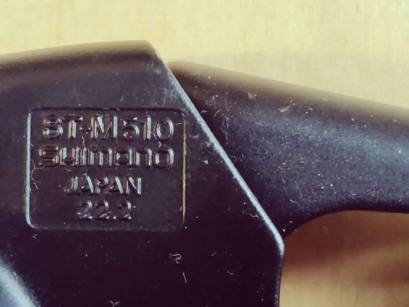 Shimano Deore řazení 3 x 8, brzdové páky, v-brzdy