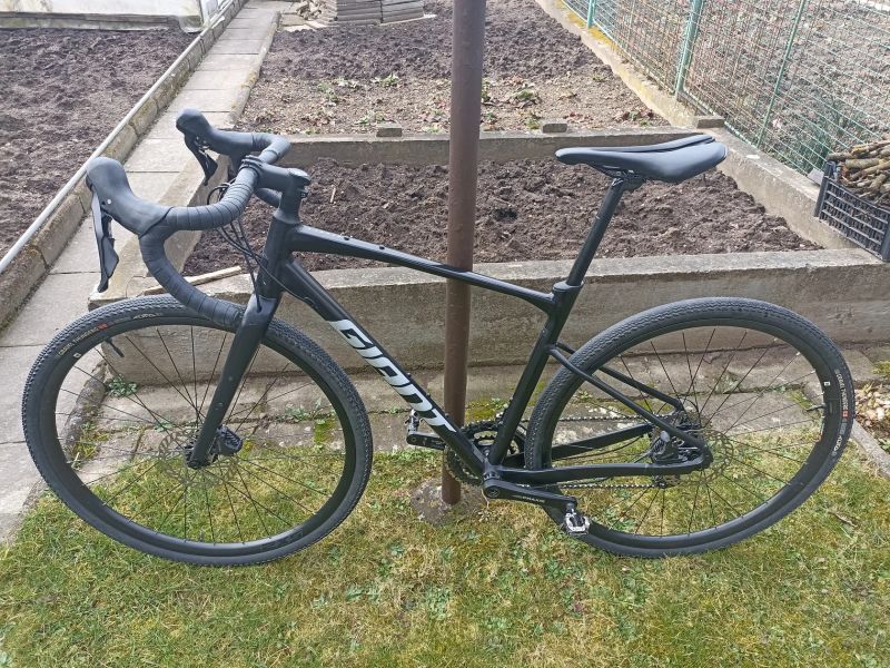 Gravel Giant Revolt 0, velikost M, model 2023, 2x11 Shimano GRX