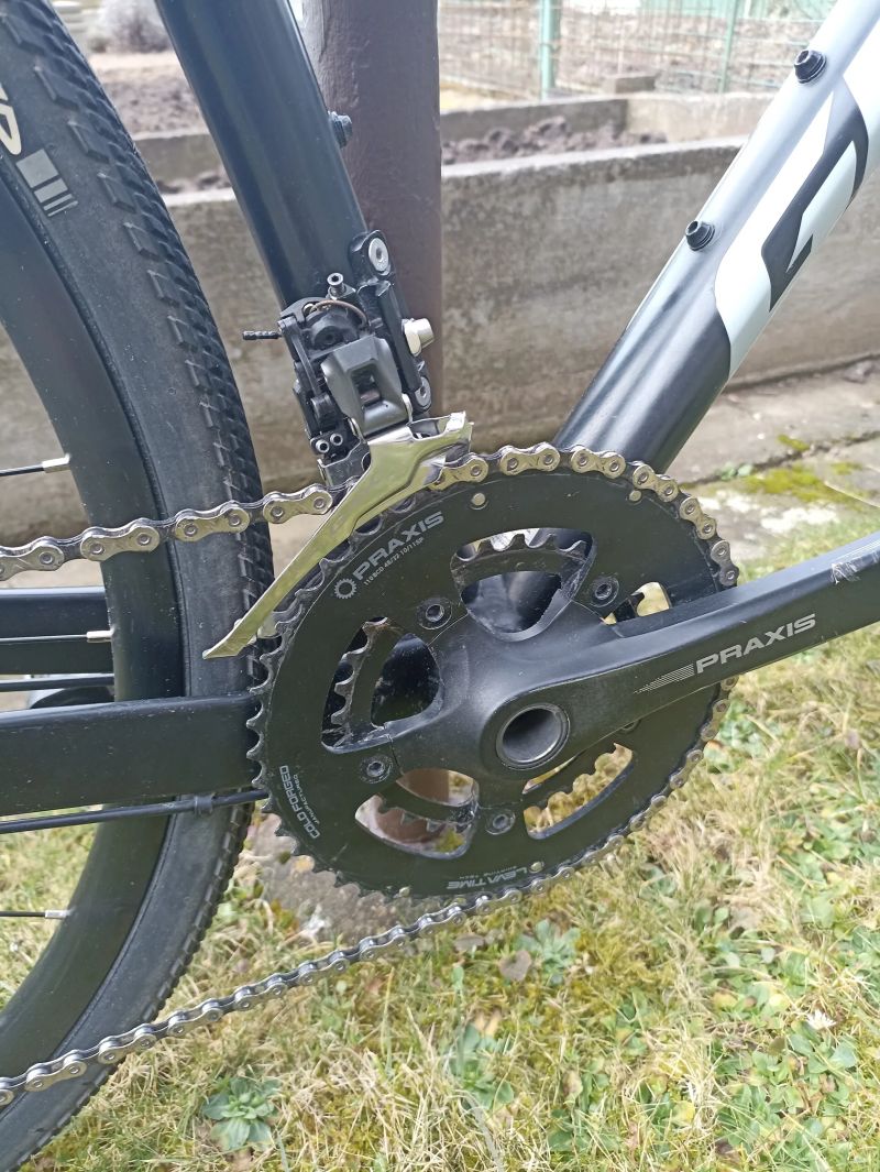 Gravel Giant Revolt 0, velikost M, model 2023, 2x11 Shimano GRX