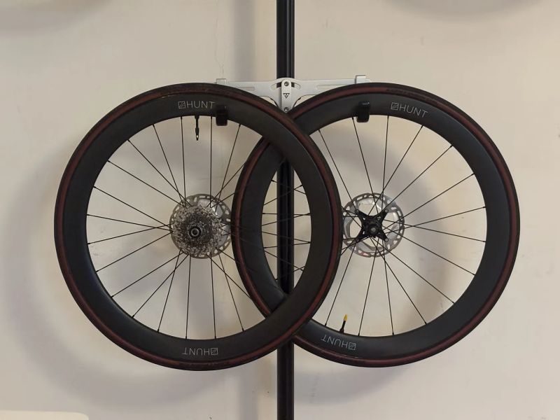 Zapletená kola HUNT 50 Aero - ořech Shimano