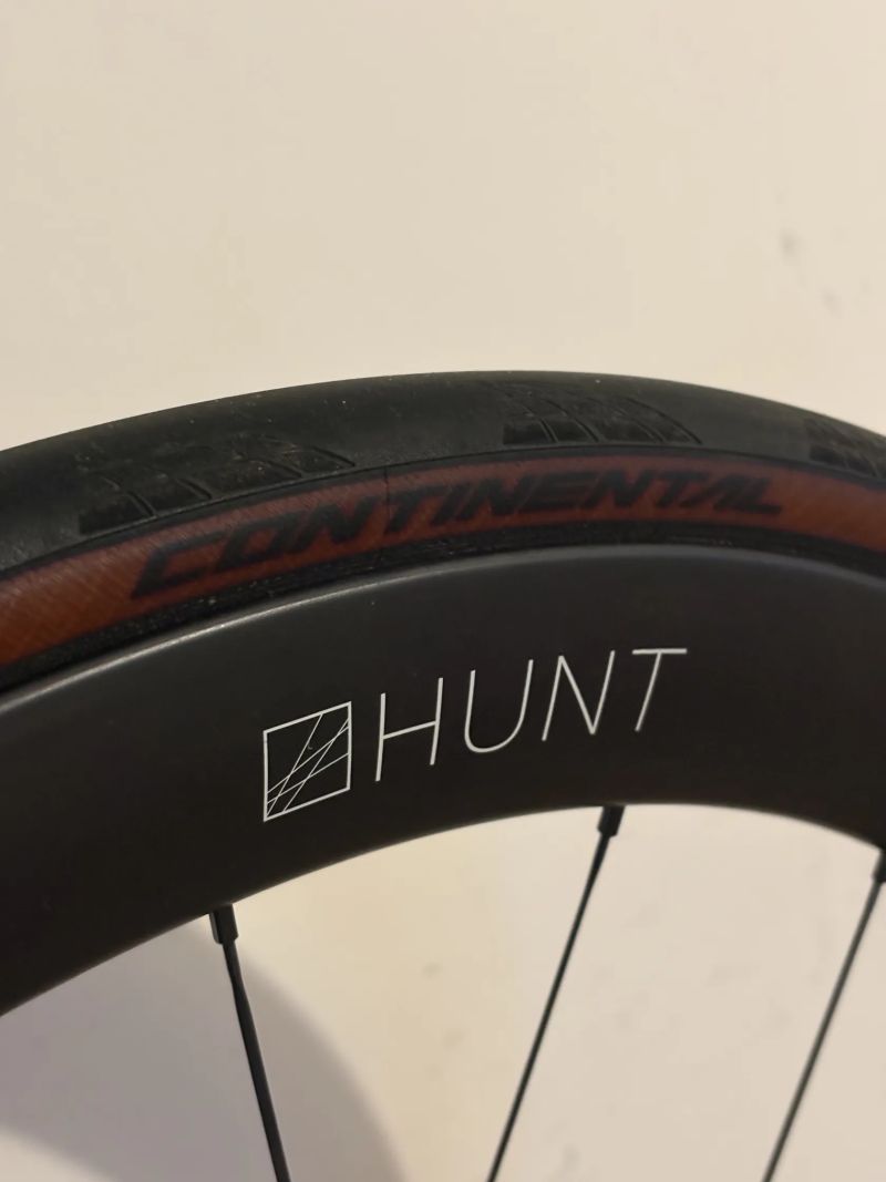 Zapletená kola HUNT 50 Aero - ořech Shimano