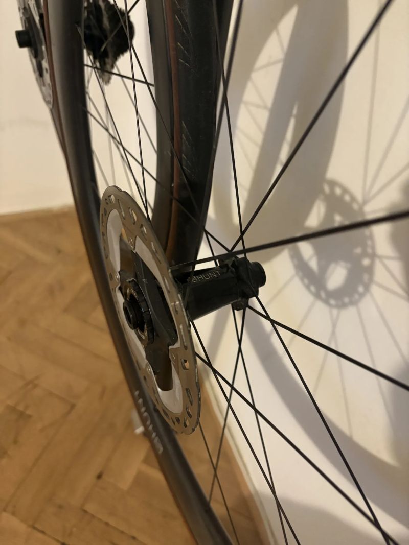 Zapletená kola HUNT 50 Aero - ořech Shimano