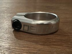 sedlová objímka Deity 34.9