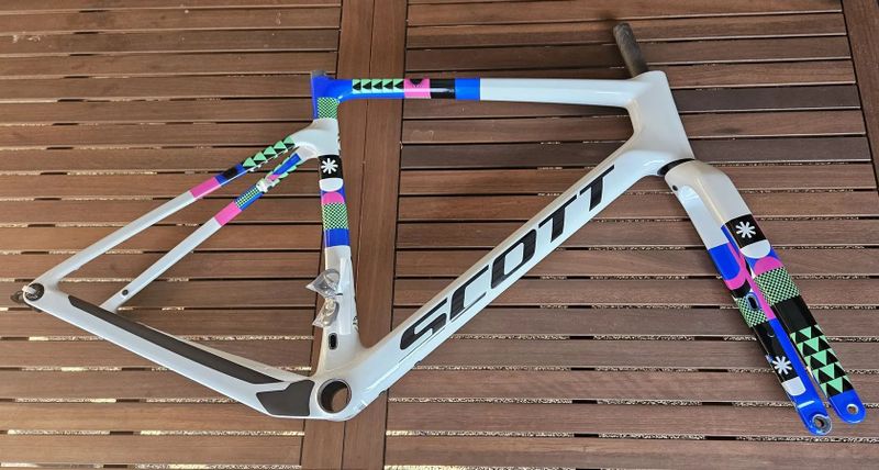 SCOTT Addict Gravel RC Carbon HMX 2025 Beluga Grey - rámová sada pro lehký závodní gravel - NOVÁ