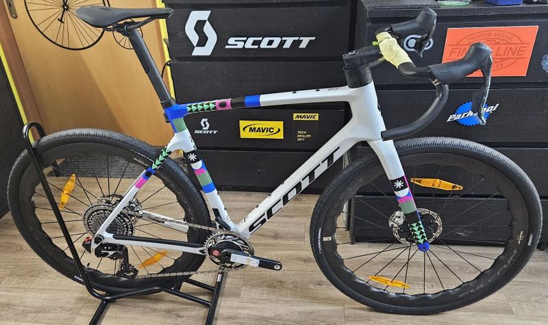 SCOTT Addict Gravel RC Carbon HMX 2025 Beluga Grey - rámová sada pro lehký závodní gravel - NOVÁ