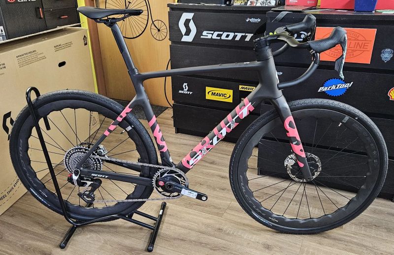SCOTT Addict Gravel RC Carbon HMX 2025 Beluga Grey - rámová sada pro lehký závodní gravel - NOVÁ