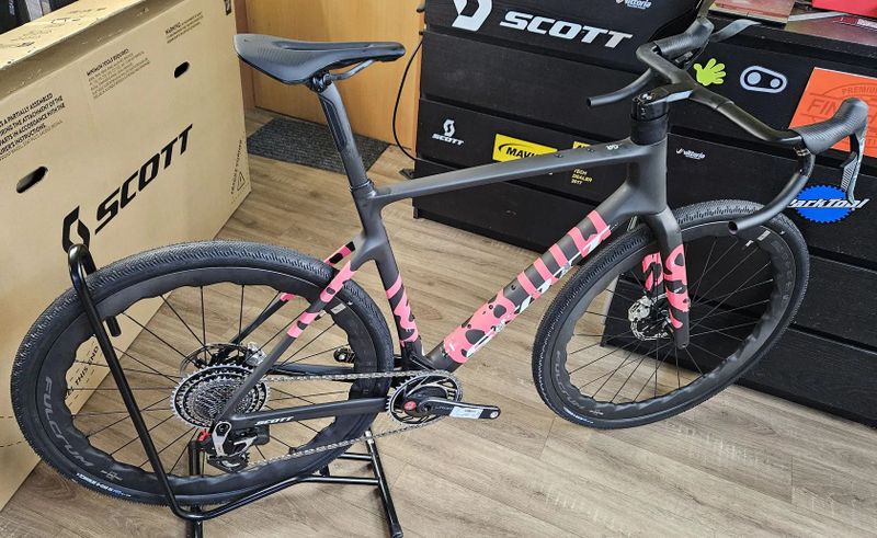 SCOTT Addict Gravel RC Carbon HMX 2025 Beluga Grey - rámová sada pro lehký závodní gravel - NOVÁ