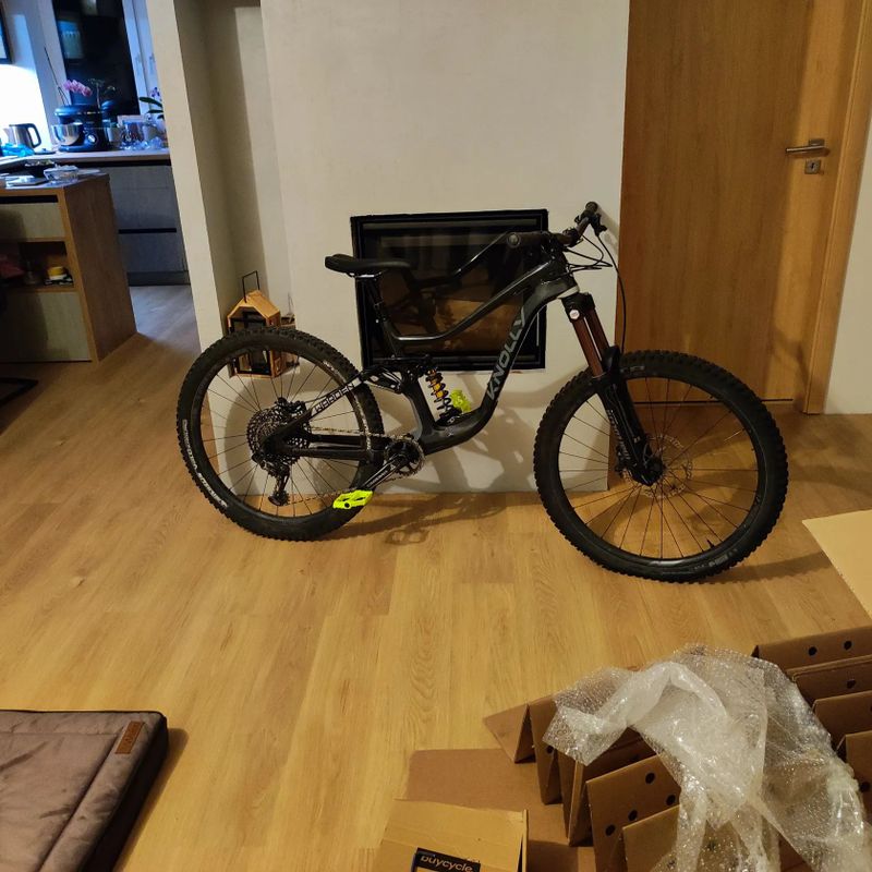 Knolly Warden 4byfour karbonové celoodpružené kolo enduro carbon