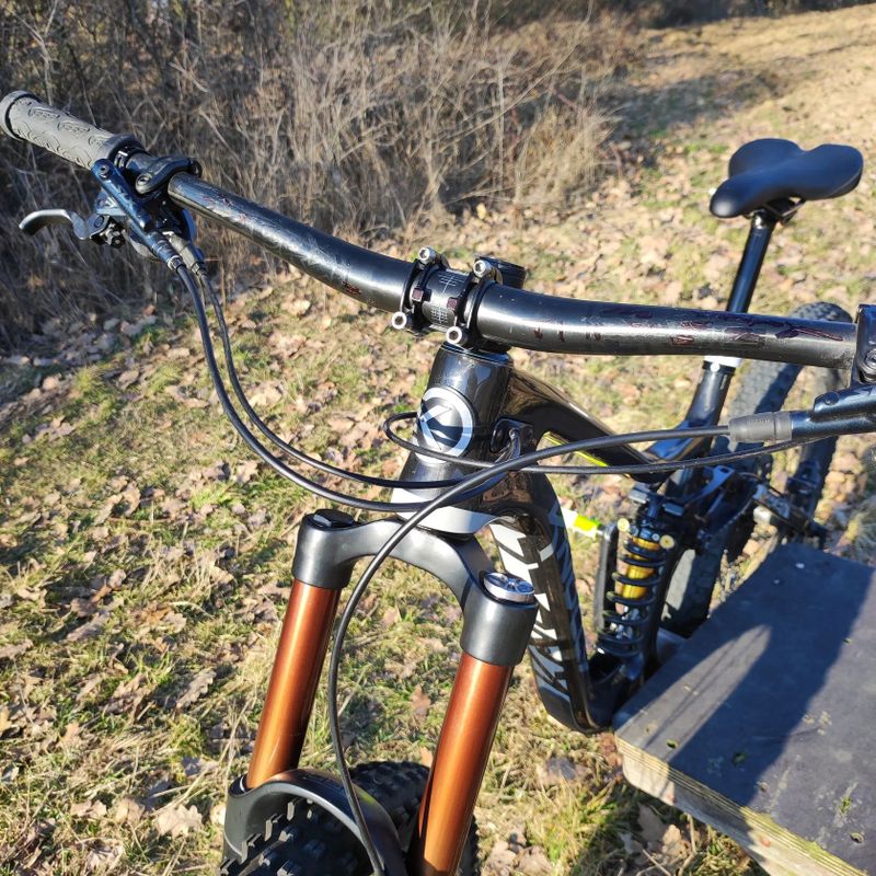 Knolly Warden 4byfour karbonové celoodpružené kolo enduro carbon