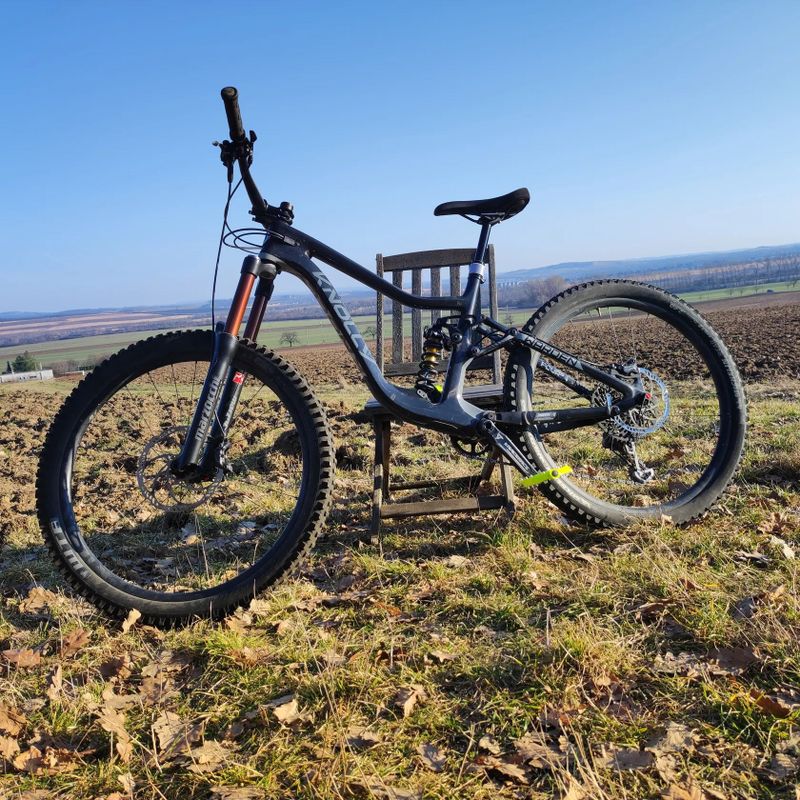 Knolly Warden 4byfour karbonové celoodpružené kolo enduro carbon