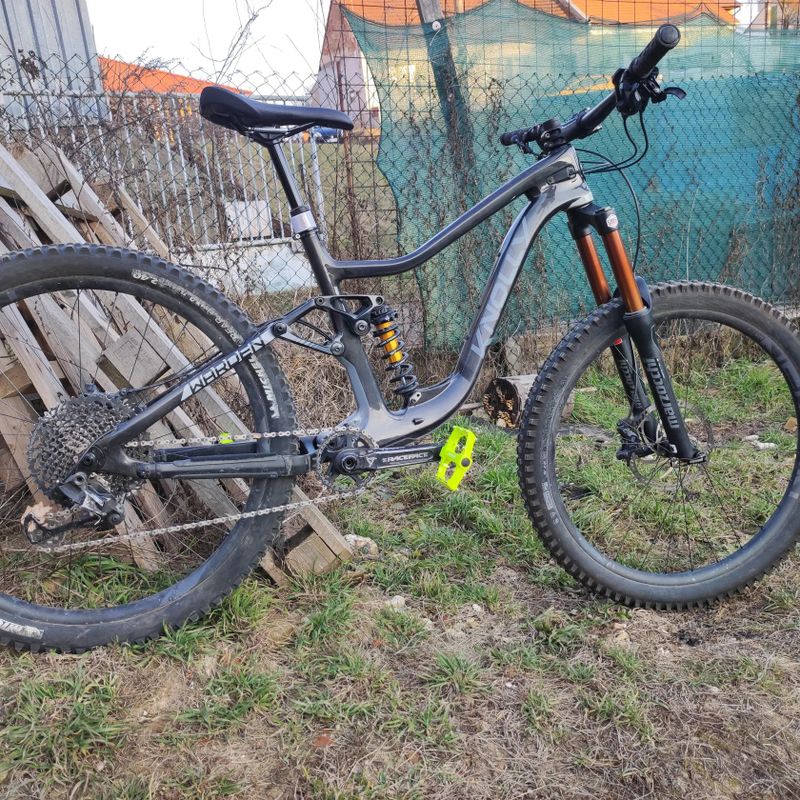 Knolly Warden 4byfour karbonové celoodpružené kolo enduro carbon