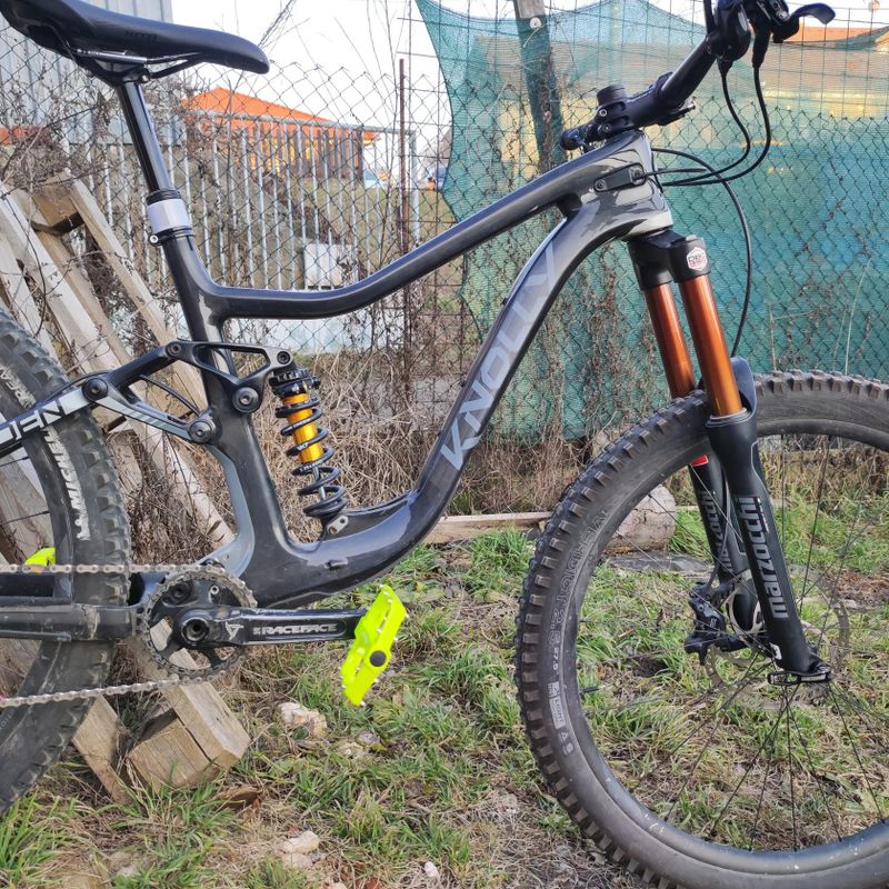 Knolly Warden 4byfour karbonové celoodpružené kolo enduro carbon