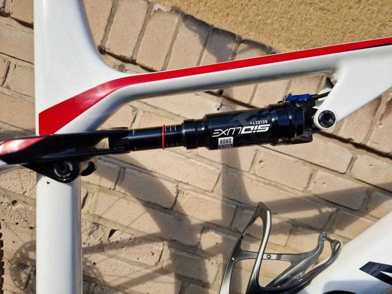 Sleva - Canyon Lux CF8, karbonová kola REYNOLDS 29